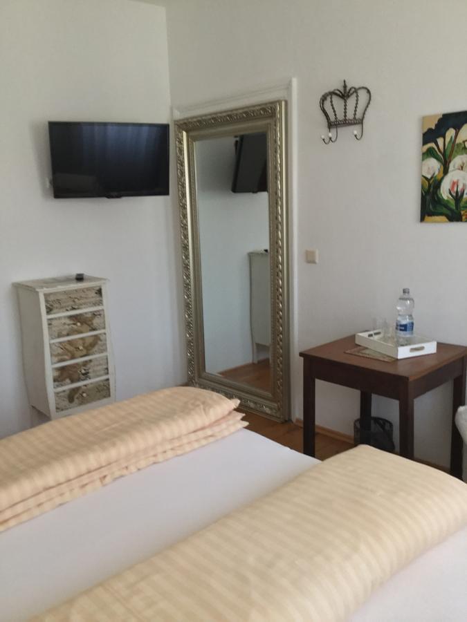 Bed and Breakfast Vivo-Vino Weisenheim am Sand Экстерьер фото